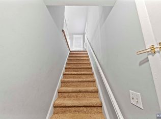 6 Malden Ct #2, Bergenfield, NJ 07621