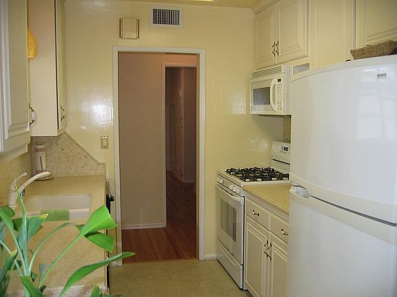 Lovely updated kitchen with dinette area