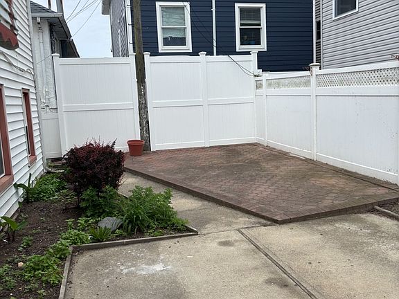 5th image of 90 Illinois Ave #1