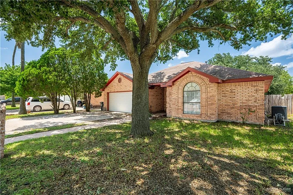 3 bed, 2.0 bath, 1609 sqft, $1,650 — Photo 1