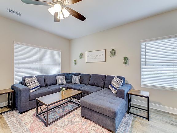 2nd image of 1822 Sunnyside Dr