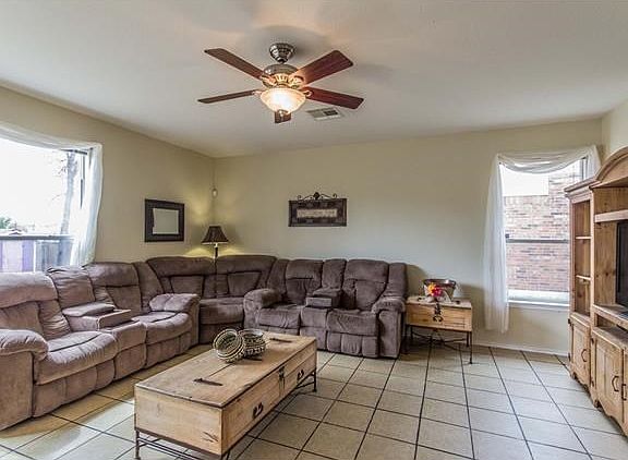 5th image of 204 Washington Square Dr