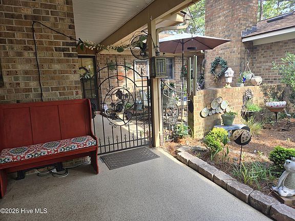 4th image of 642 Redwood Drive
