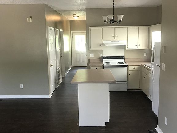 2nd image of 2751 Sumner Pl