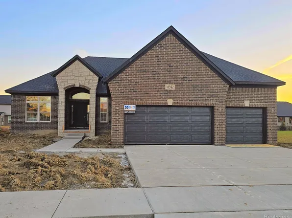 50045 Mustang Dr, Macomb, MI 48042