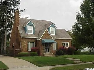 12200 Marne Ave photo 1