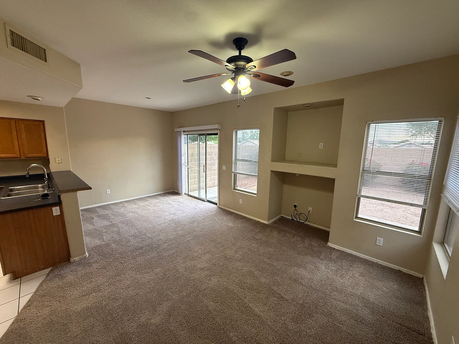 3 bed, 2.5 bath, 1557 sqft, $1,895 — Photo 4