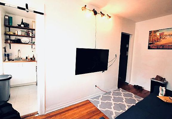 4th image of 401 W 19th St APT 3A