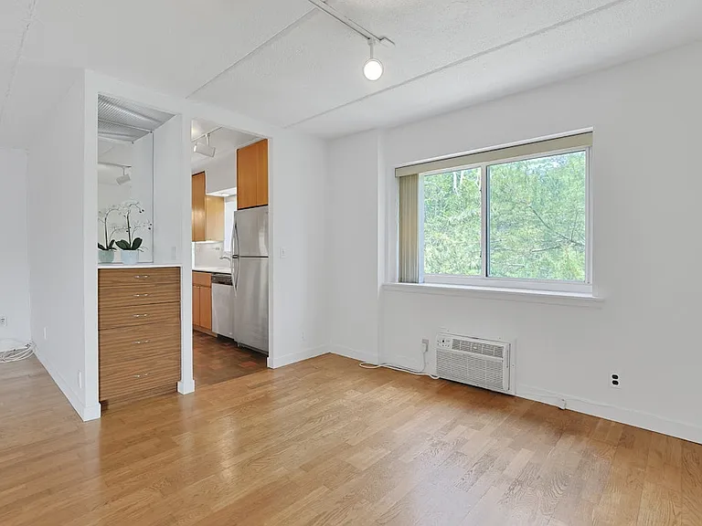 412 Benedict Ave #6C — Photo 10