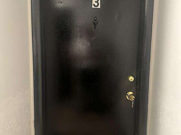 4th image of 823 W 6th St #3