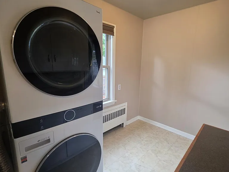 214 J St NE — Photo 7