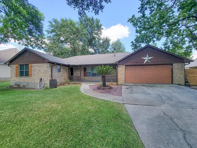 10282 Valley Dr S — Photo 1