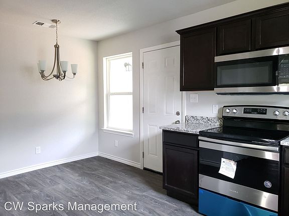5th image of 2220 Bourland St