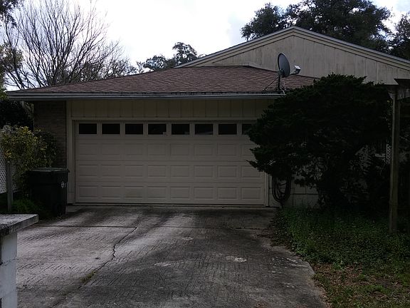 Right side 2 car garage 