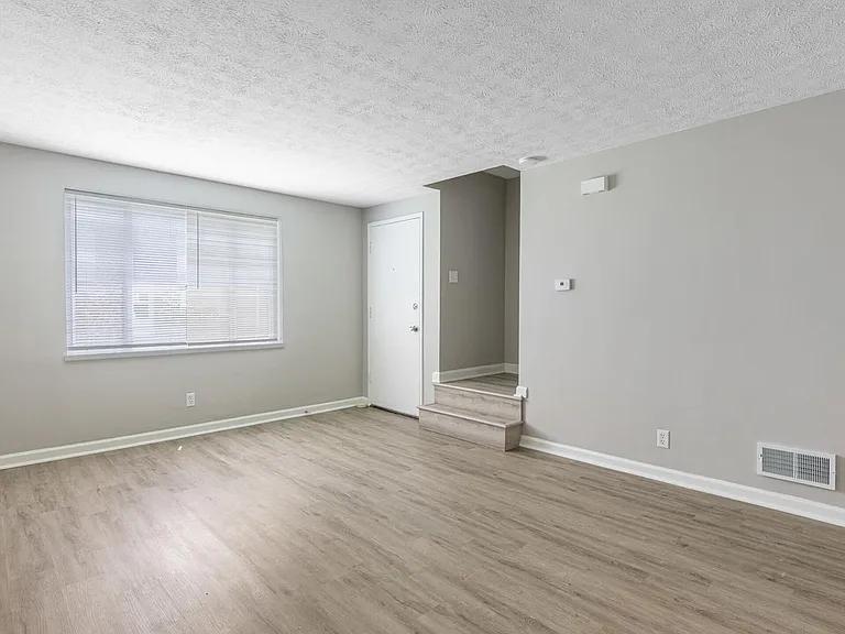 Maples Townhomes — Photo 8