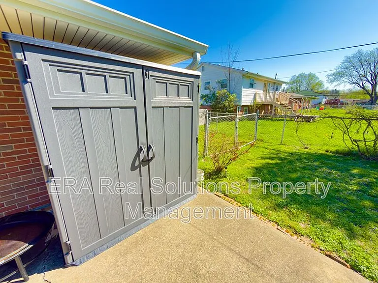 715 McCormick Ln — Photo 23