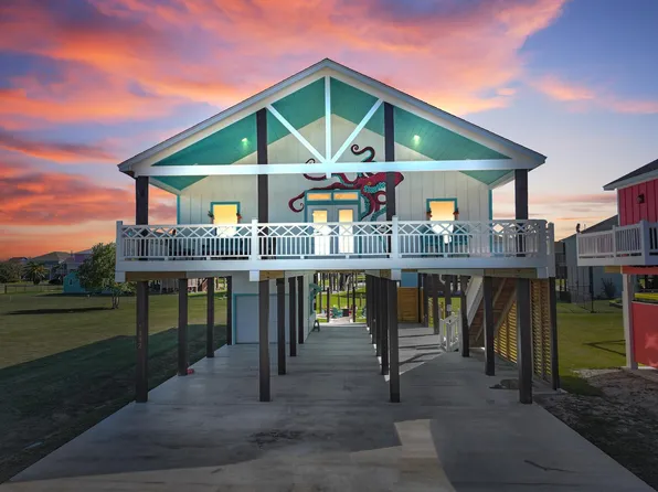 1992 Pedregal Dr, Crystal Beach, TX 77650