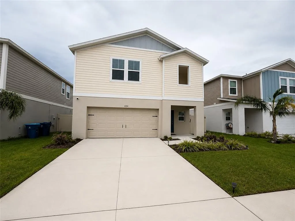 4 bed, 2.5 bath, 2055 sqft, $2,350 — Photo 2