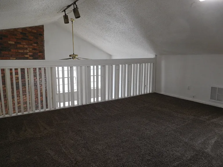 8020 Crestline Ter — Photo 5