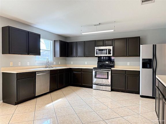 5th image of 3913 Redbird Ave