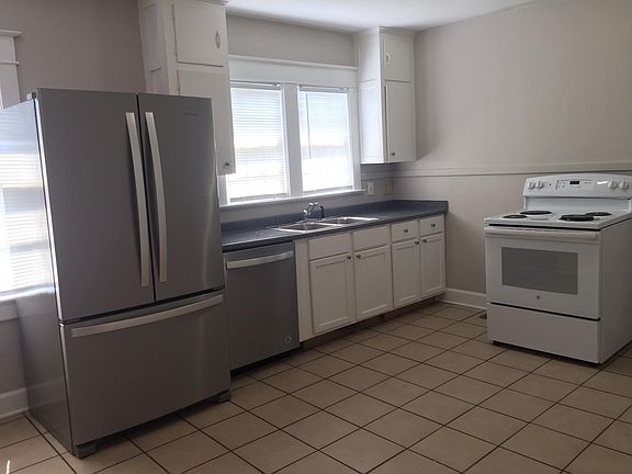 100 Dantzler Drive, very large eat-in kitchen with new appliances including dishwasher.