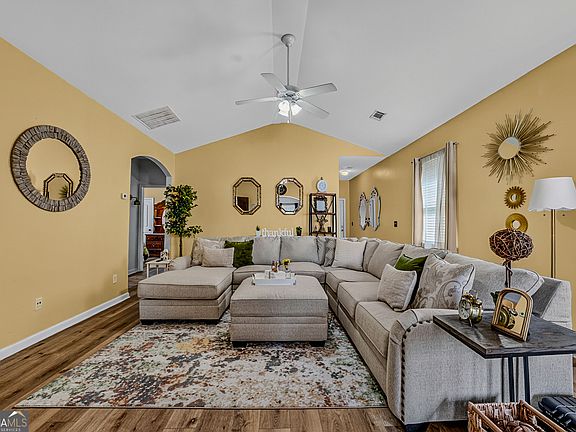 5th image of 230 River Meadow Dr