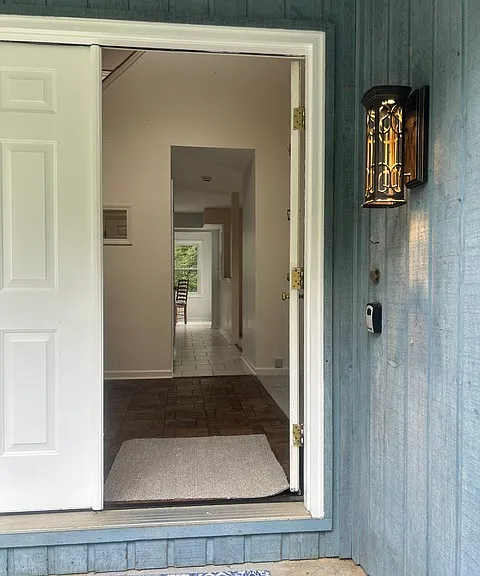 Entry to foyer