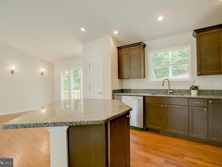1002 Aquia Dr — Photo 7