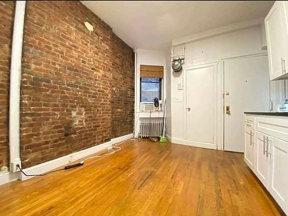 3rd image of 133 Avenue C #2F