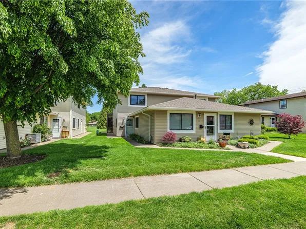 18 De Paul Dr, East Rochester, NY 14445