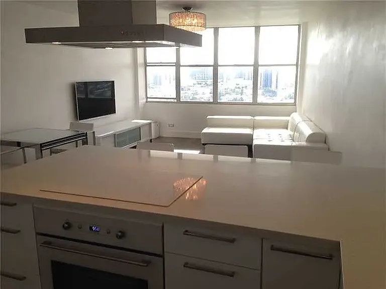 7441 Wayne Ave #15N — Photo 5