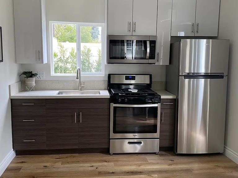 140 S Gardner St — Photo 39