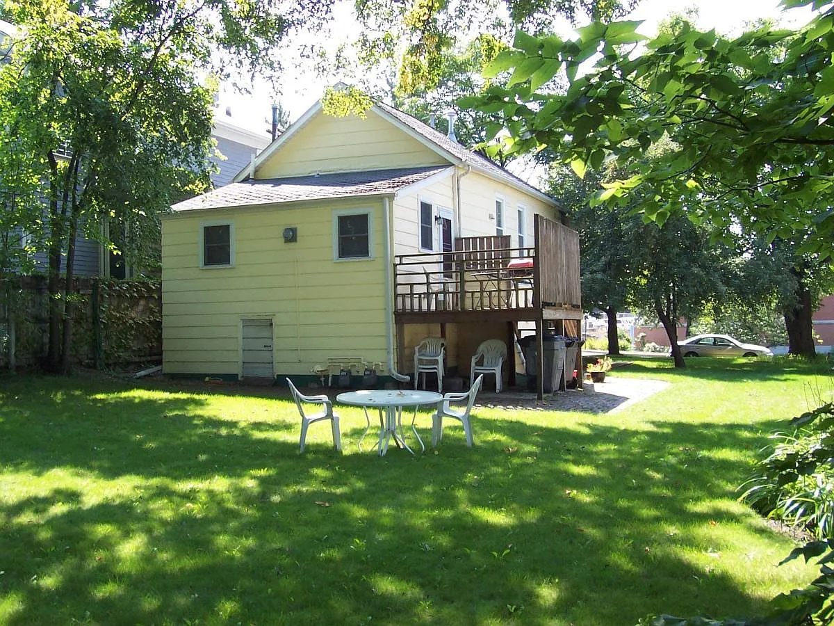 2 bed, 700 sqft, $1,925 — Photo 2