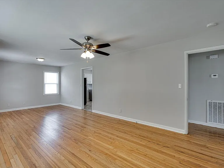 4810 Appian Way — Photo 3