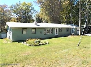 7524 Lake Shore Dr, Pocono Lake, PA 18347