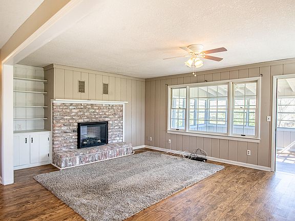 4th image of 4243 Cloverdale Rd