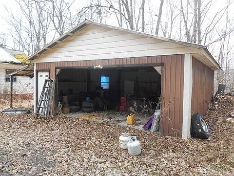 2nd image of 2745 Austinville Rd