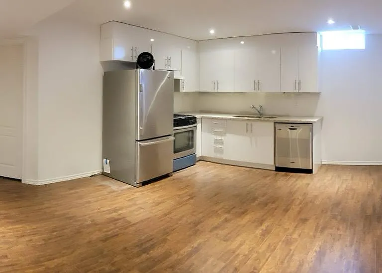 8 Vipond Way #1 — Photo 2