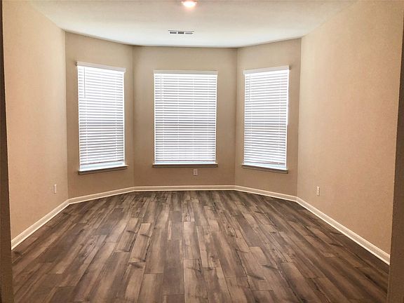 4th image of 1710 Sandalwood Way