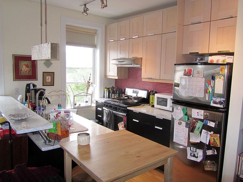 2nd image of 2902 Fort Hamilton Pkwy APT 3R