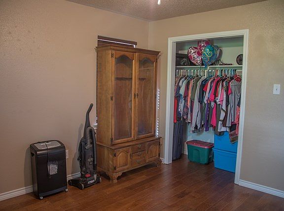 4th image of 4210 Clover Ave