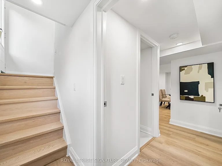 247 Kathryn Cres #LOWER — Photo 13