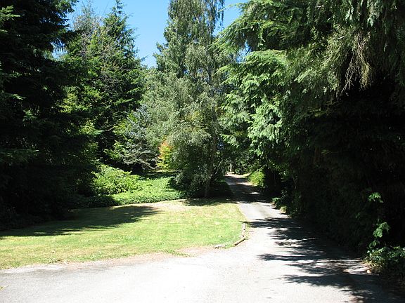 5th image of 15811 Larch Way