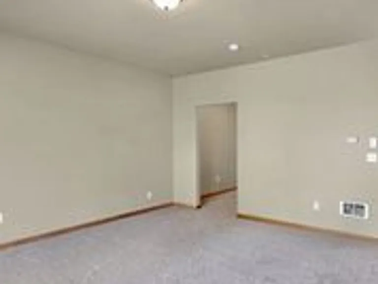 245 32nd St — Photo 14