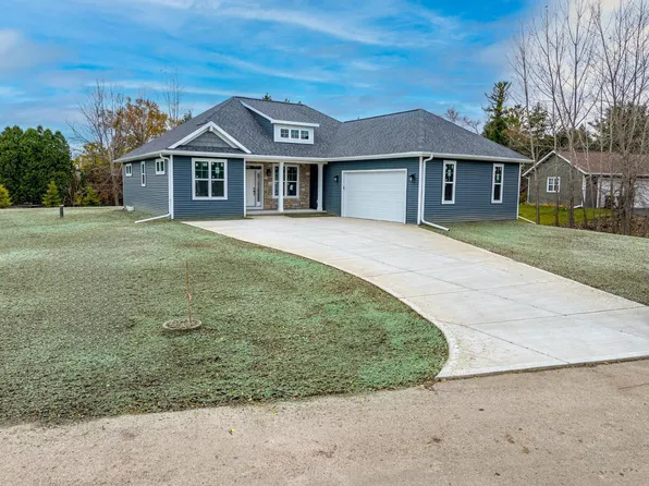 9809 North Cedarburg ROAD, Mequon, WI 53092