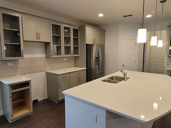 2nd image of 985 Laurel Valley Dr #1