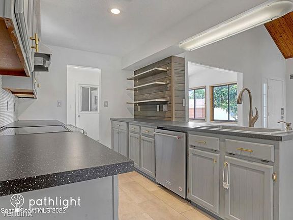 3rd image of 2515 Longwood Ct