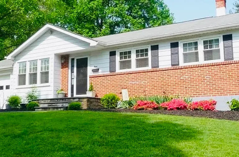 3 Lynn Dr — Photo 1
