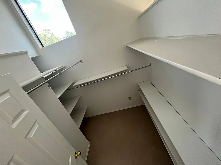 341 E D L Sargent Dr — Photo 4