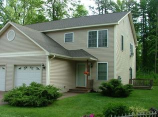 111 Tumblebrook Dr, South Burlington, VT 05403